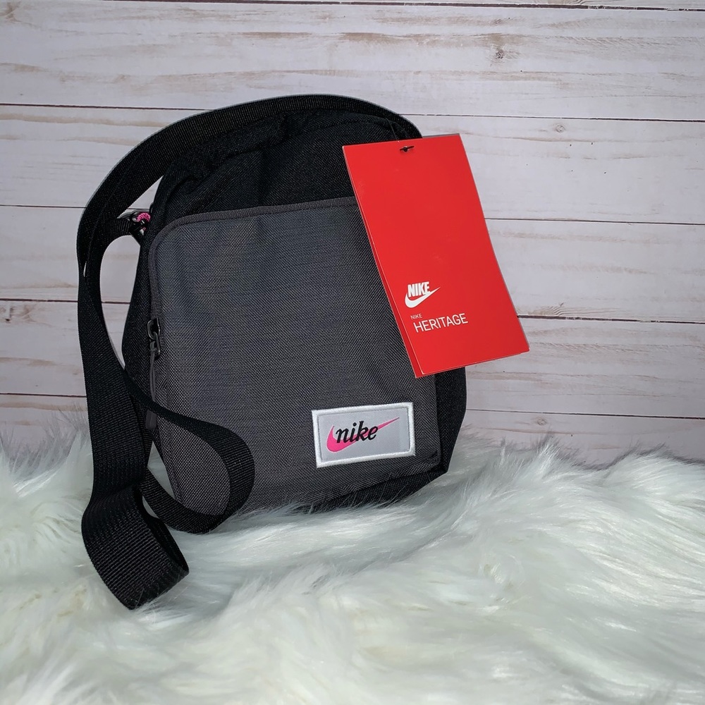 Nike Heritage crossbody